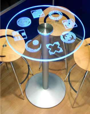 Leuchttisch aus Glas mit Gravur Leuchttisch aus Glas mit Gravur